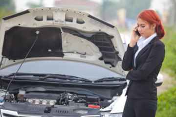 Woman With Car Broke Down, by  Witthaya Phonsawat, freedigitalphotos .jpg